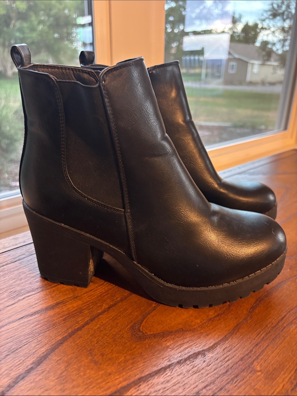Women's Black Faux Leather Block Heel Chelsea Ankle Boots Size 8